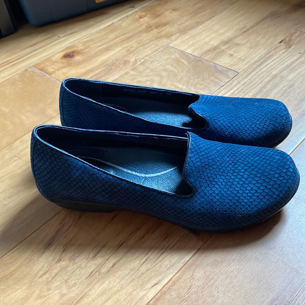 Dansko ⌘ Olivia Smoking Slip On Clog Shoe ⌘ Blue Snakeskin Print ⌘ 39 / 8.5M 9M